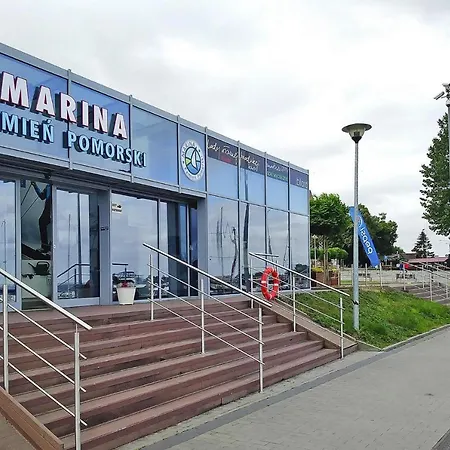 Houseboat In With A Terrace Hotel en barco Kamien Pomorski