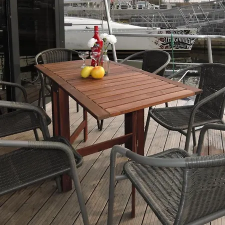 Hotel en barco Houseboat In With A Terrace